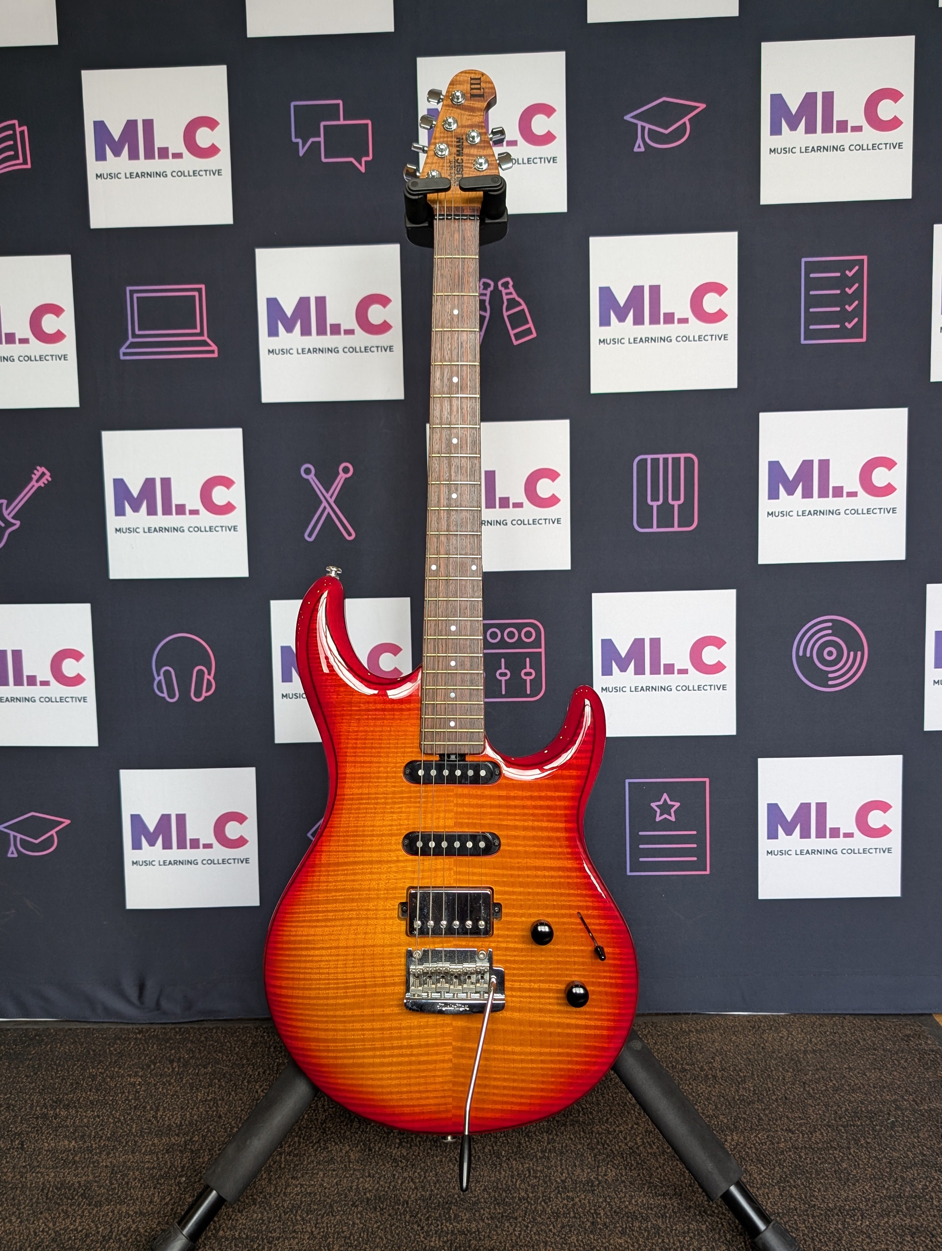 Music Man Signature Luke III Ex-Demo