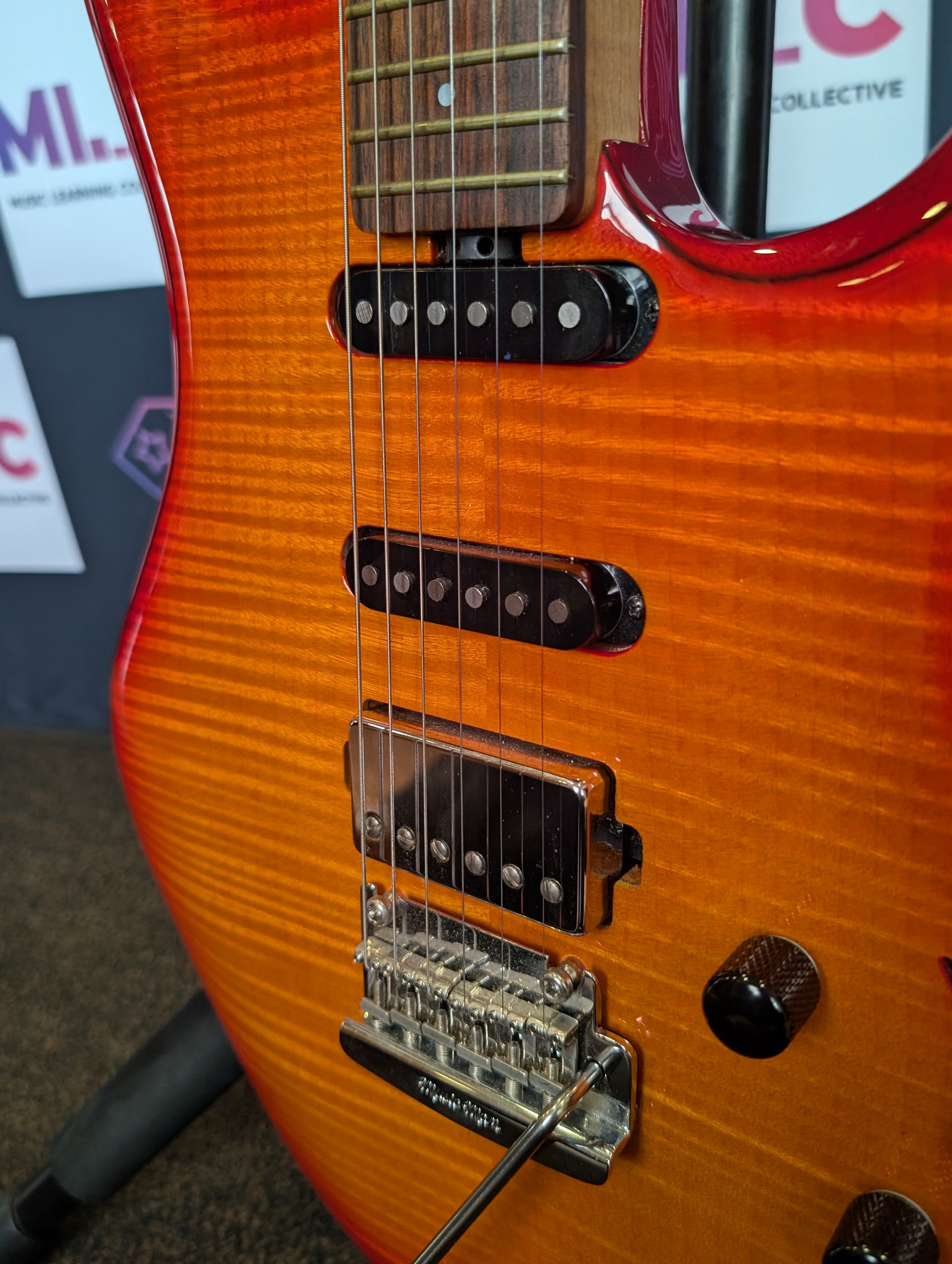 Music Man Signature Luke III Ex-Demo