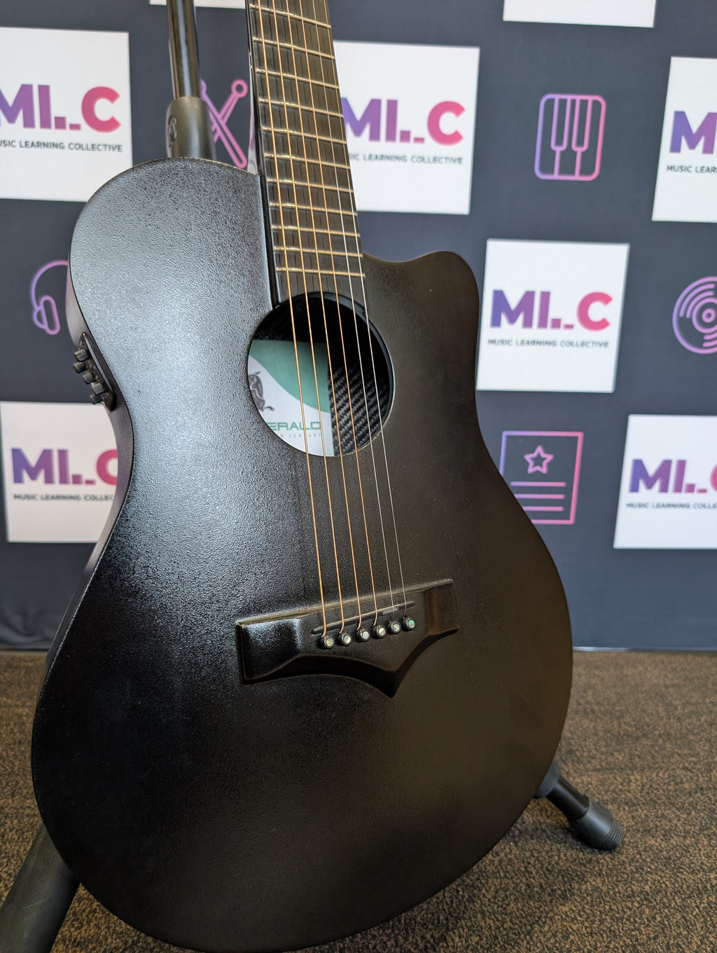 Emerald Guitar Company X10 Carbon Fibre Acoustic Guitar MINT w/case MINT Pre-Owned