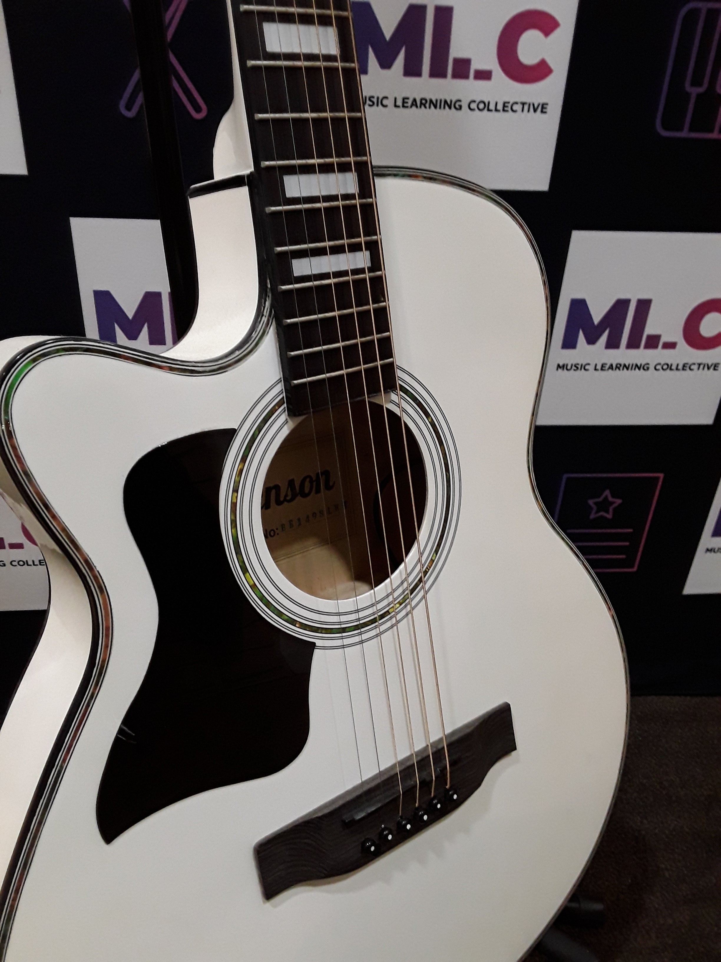 Benson Festival Electro-Acoustic Guitar White L/H Pre-Owned